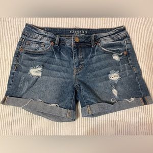 Aeropostale jean shorts… Meeting wash… Size 6